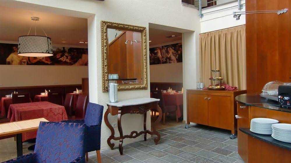Hotel Traube เบรสซาโนเน ภายนอก รูปภาพ