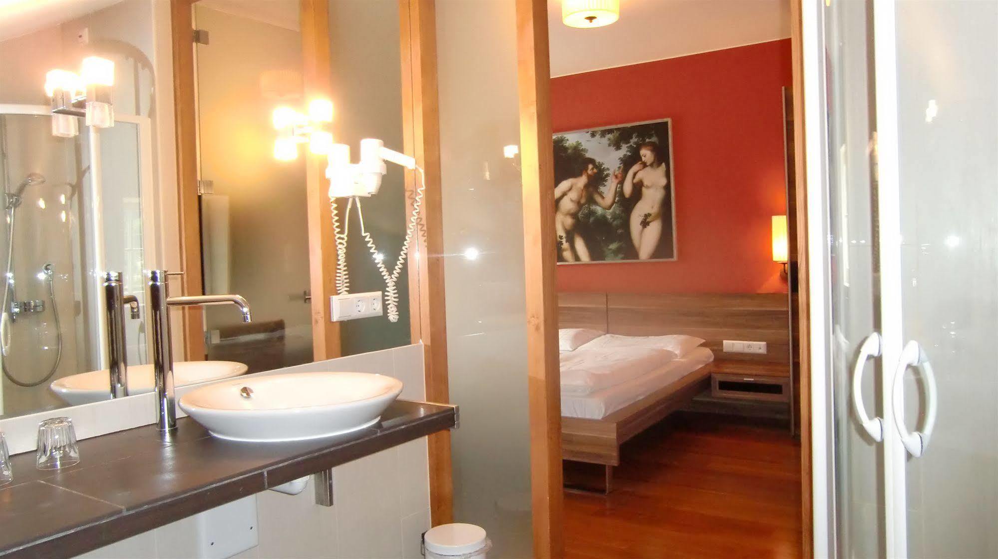 Hotel Traube เบรสซาโนเน ภายนอก รูปภาพ