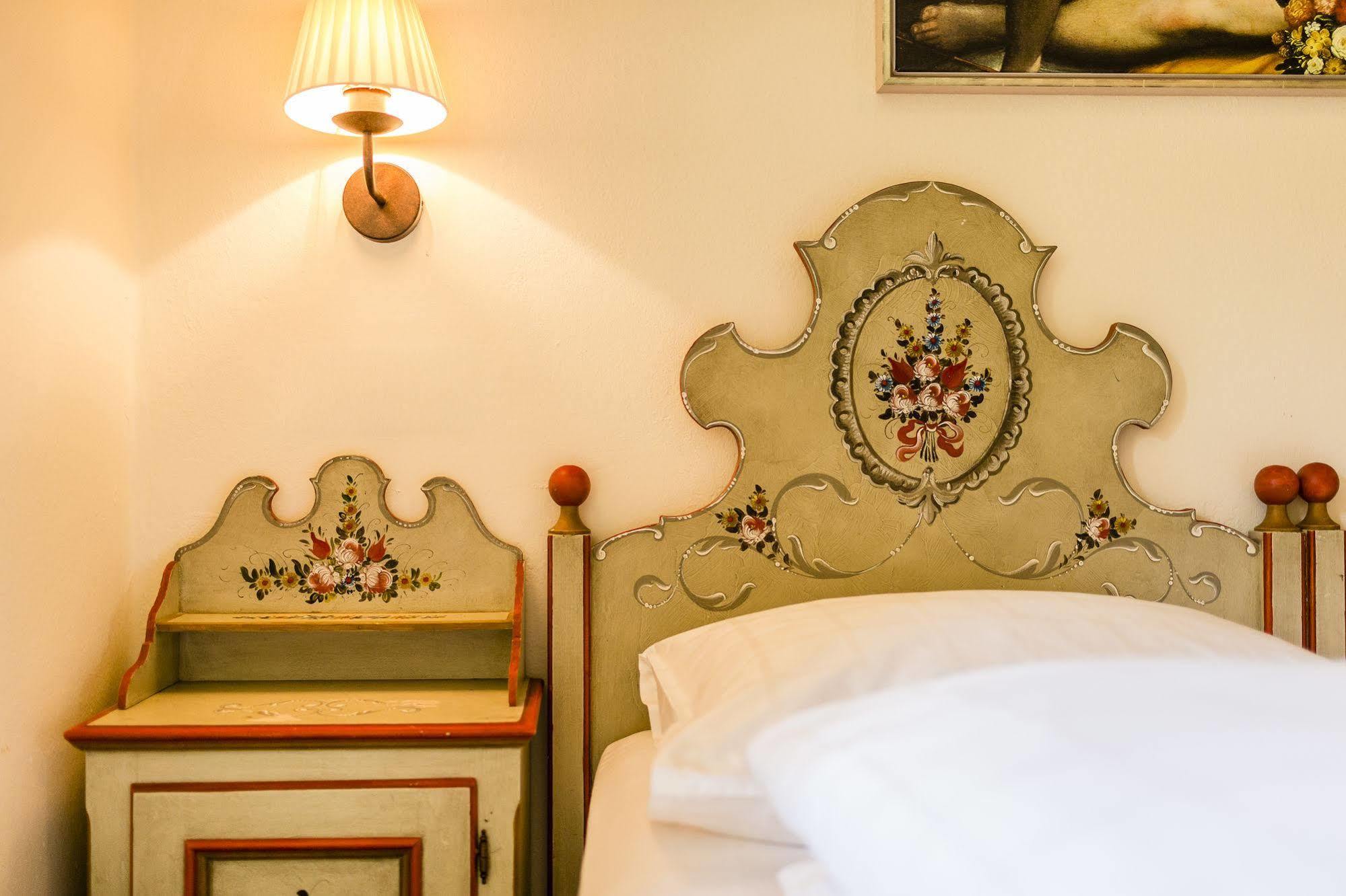 Hotel Traube เบรสซาโนเน ภายนอก รูปภาพ
