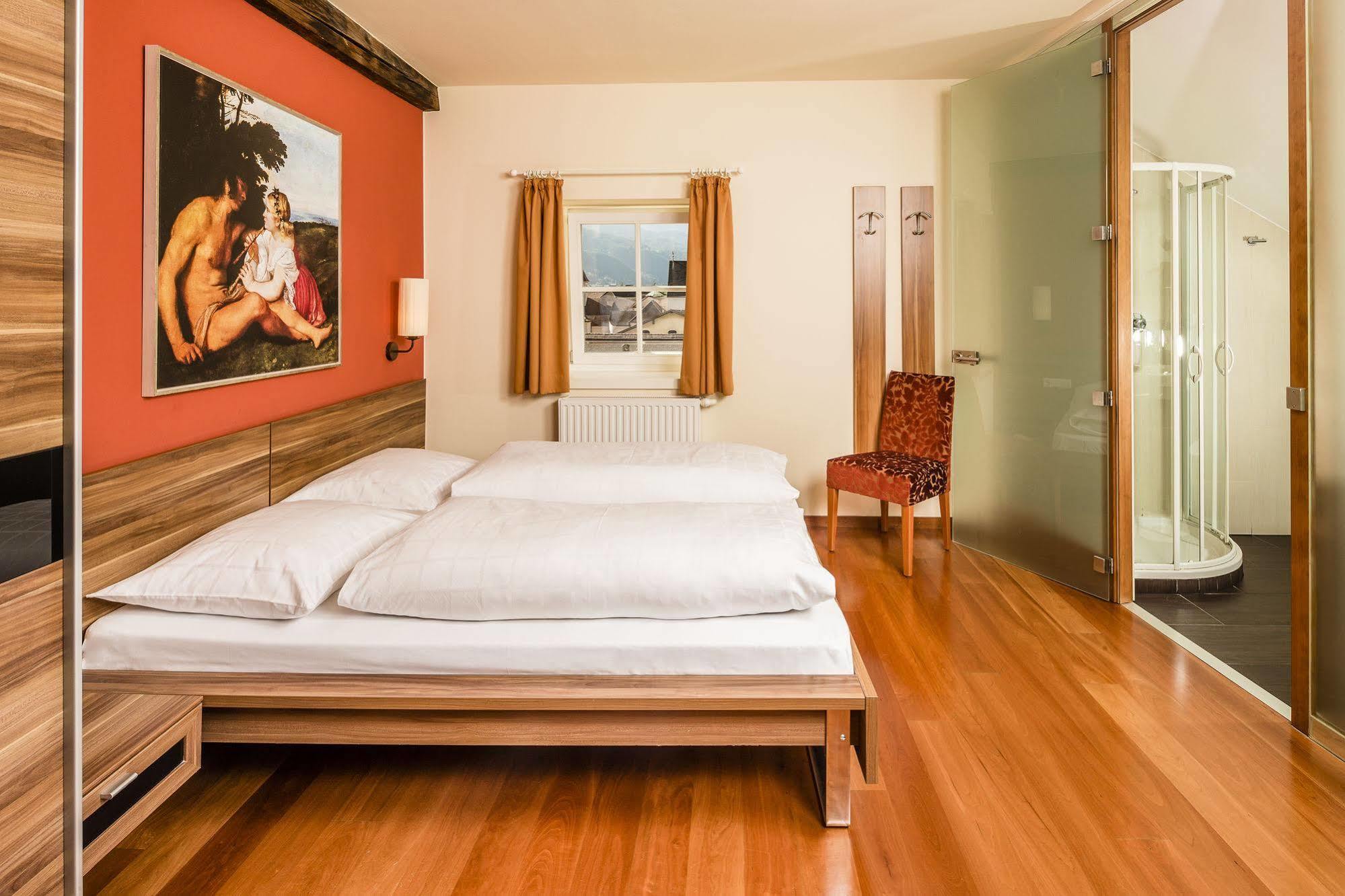 Hotel Traube เบรสซาโนเน ภายนอก รูปภาพ